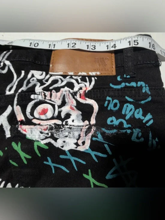 Men's Black Graphic Jean Shorts with Multicolor Street Art - Picture 9 of 11